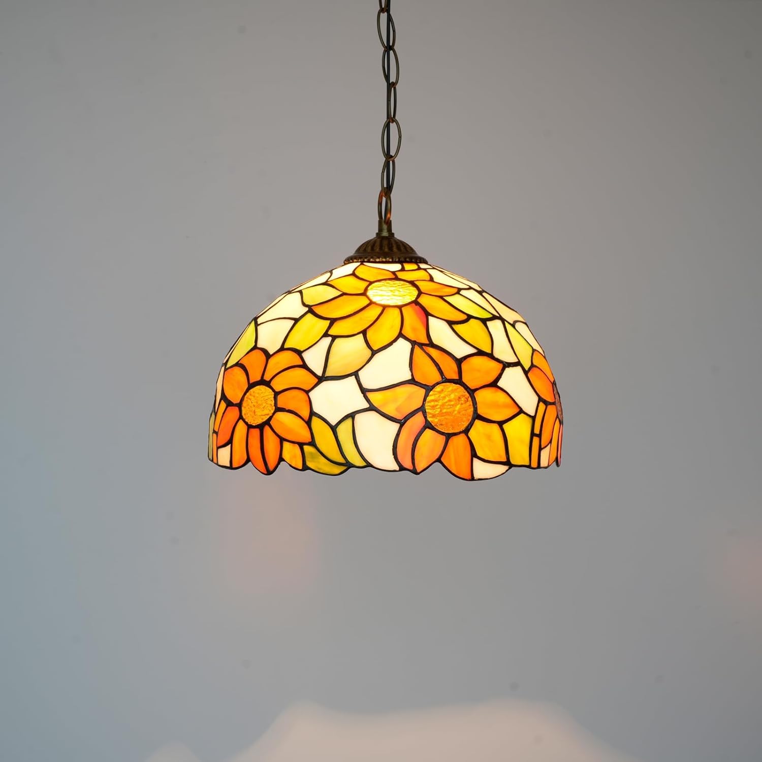 Tiffany Pendant Light Fixtures 12inch Yellow Sunflower Stained Glass Pendant Lighting Vintage Style Hanging Lamp for Home Decor Kitchen Island Dining Room Hallway Bar