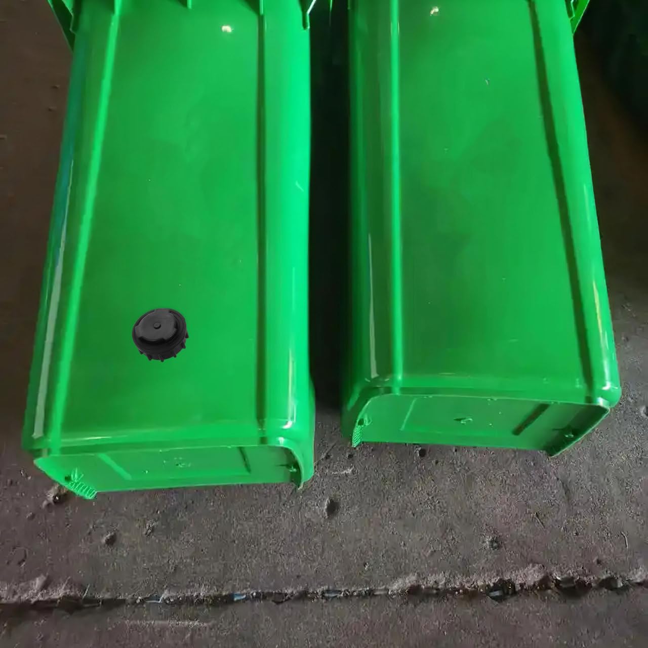 STOBAZA Bouchon Universel Pour Poubelle Extérieure 2.76X2.76X1.26 Pouces Avec Bague D'Étanchéité Étanche Anti-Fuite Résistant Aux Intempéries Facile À Installer Pour Conteneur Poubelle 660L Extérieur