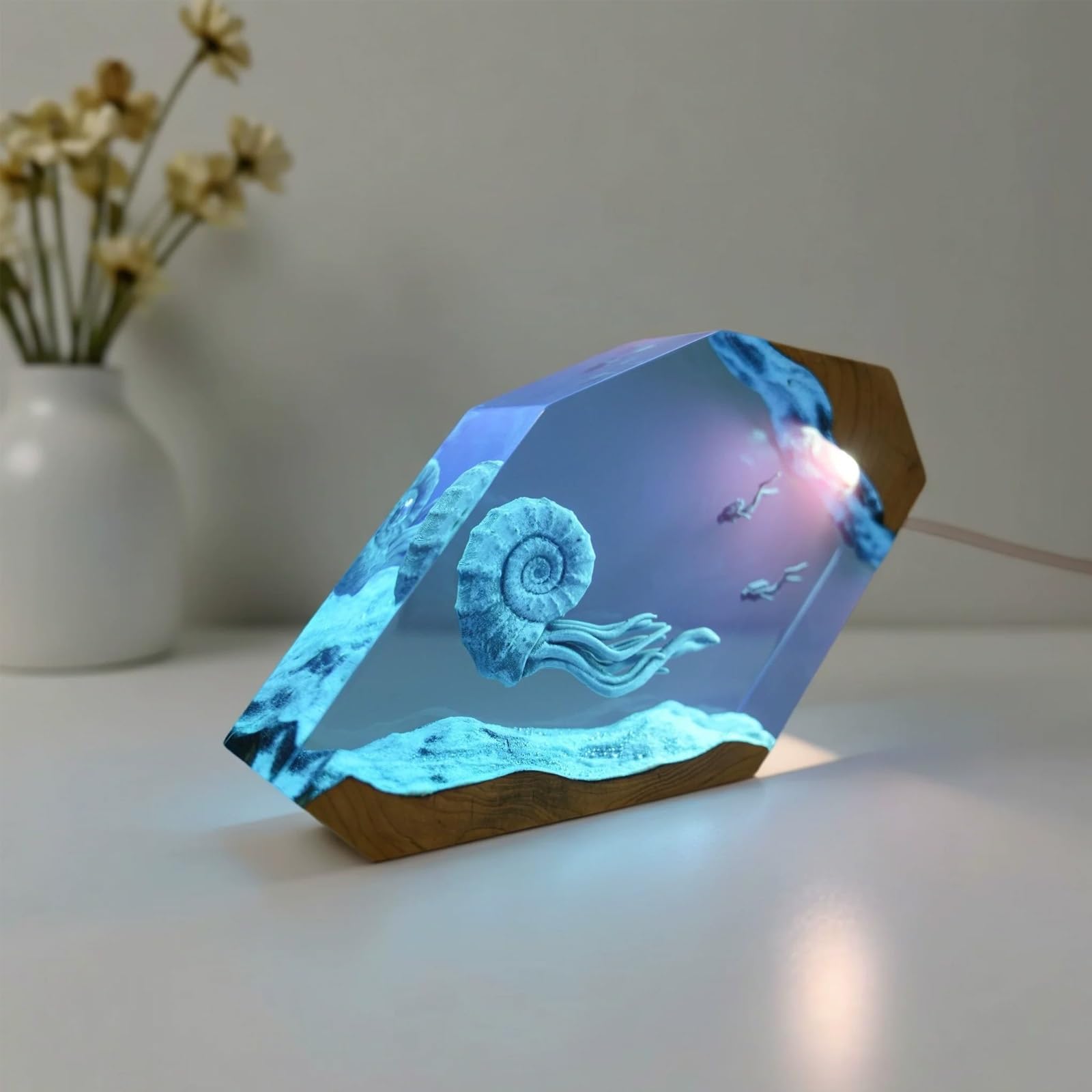 ATCKCALB Handmade Ocean Resin Lamp with Scuba Diver and Ammonite Diorama, USB Powered Unique Night Light for Bedroom Decor, Creative Gifts for Marine Lovers