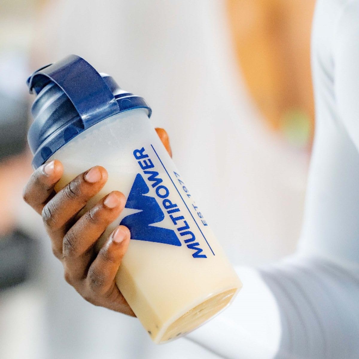 Multipower Whey Protein Shake 2 kg + Shaker 700 ml – Whey Proteinpulver aus Konzentrat & Isolat, 21 g Protein pro Portion, mit Vitamin B6 – für Muskelaufbau & Regeneration (Schokolade)