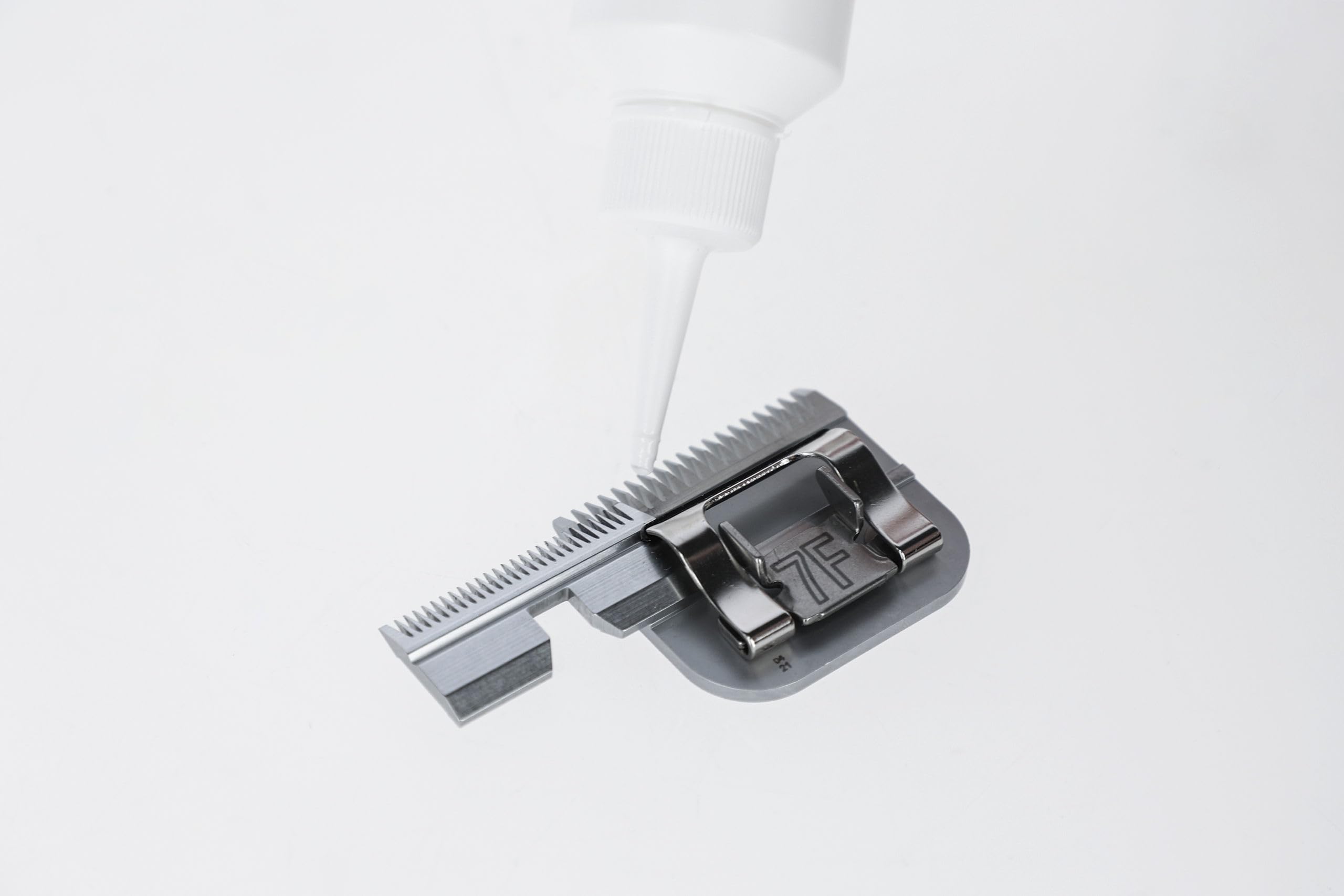 Aesculap Testina SnapOn, Lama per tosatura, Misura 7 F, Acciaio al carbonio, Altezza di taglio 3,2mm, Larghezza di tosatura 40mm, per tutte le macchine SnapOn, Made in Germany