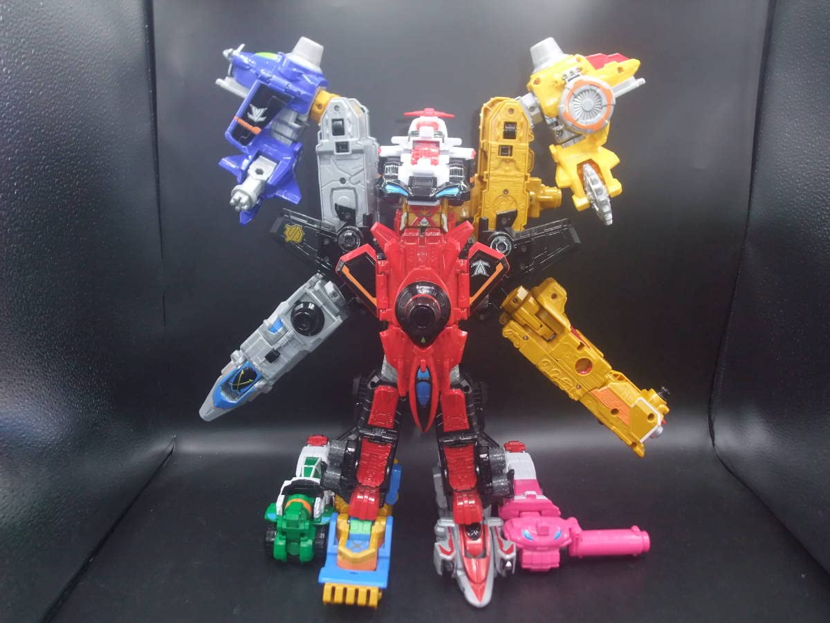 るDX　ルパンカイザー　パトカイザー VSビークルシリーズ 快盗合体 DXルパンカイザーセット | 商品情報