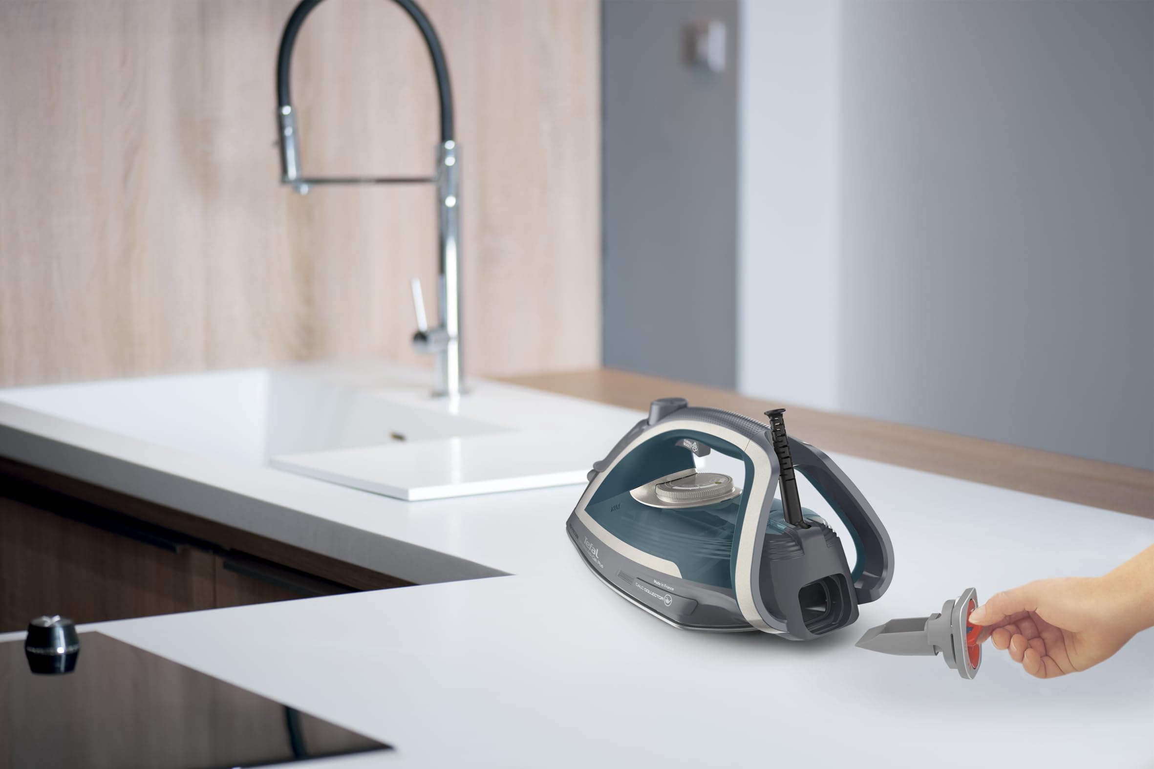 Tefal Ultragliss Plus FV6842 Fer à repasser à vapeur 2800 W Collecteur de calcaire amovible 50 g/min Sortie vapeur 260 g/mn Arrêt automatique Anti-rayures Turquoise/gris