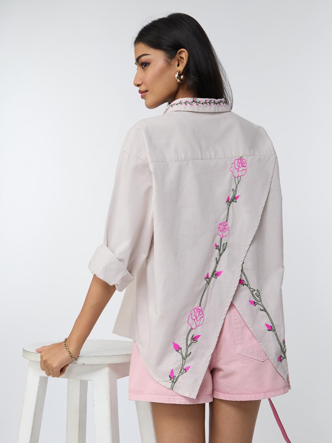 The Souled Store Camicia in cotone e lino: rose da donna e ragazza a maniche lunghe con colletto con colletto e bottoni ricamati, vestibilità oversize, leggera e confortevole, pronta per l'estate