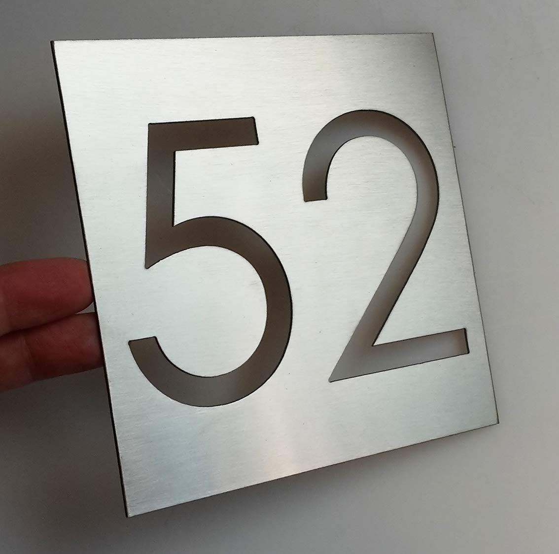 GUIZZO Creart - Numero Civico Esterno e Numeri Civici Esterni con Lettera in Acciaio Inox, Targa Personalizzata Made in Italy, Targhetta Personalizzata Porta Ingresso per Uso Esterno - E, 6x6.1H cm