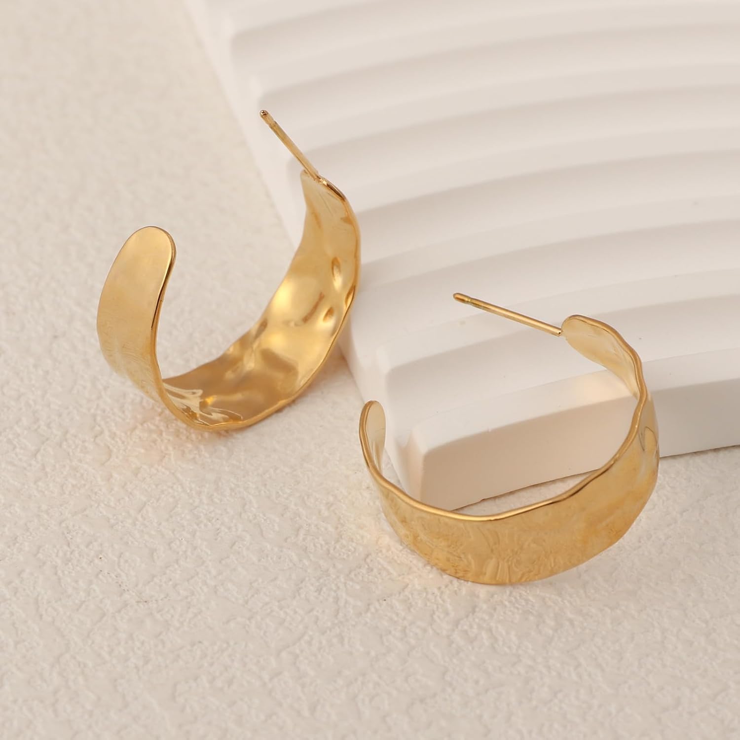 18K Gold Plated Hoop Earrings for Women Chunky Huggie Earrings Minimalist Gold Jewelry Valentine's Day Gift for Girlfriend Wife