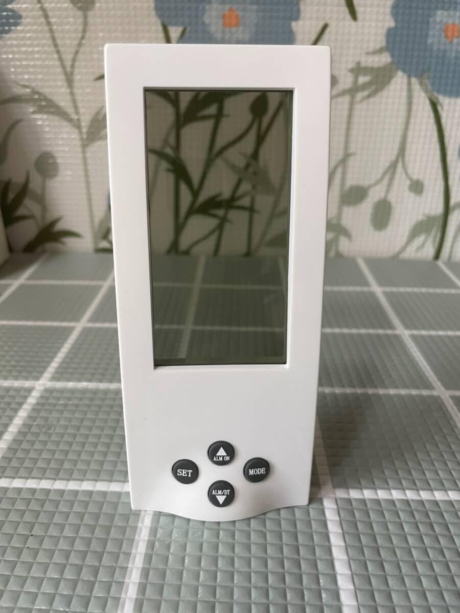 Amazon.co.jp: 三菱東京UFJ銀行 デジタルカーブ クロック 置時計