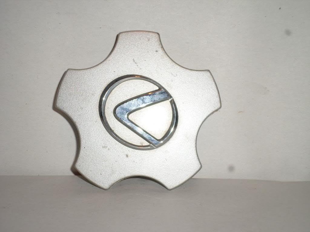 0105 02 03 04 Lexus IS300 Wheel Center Hub Cap 2001 2002