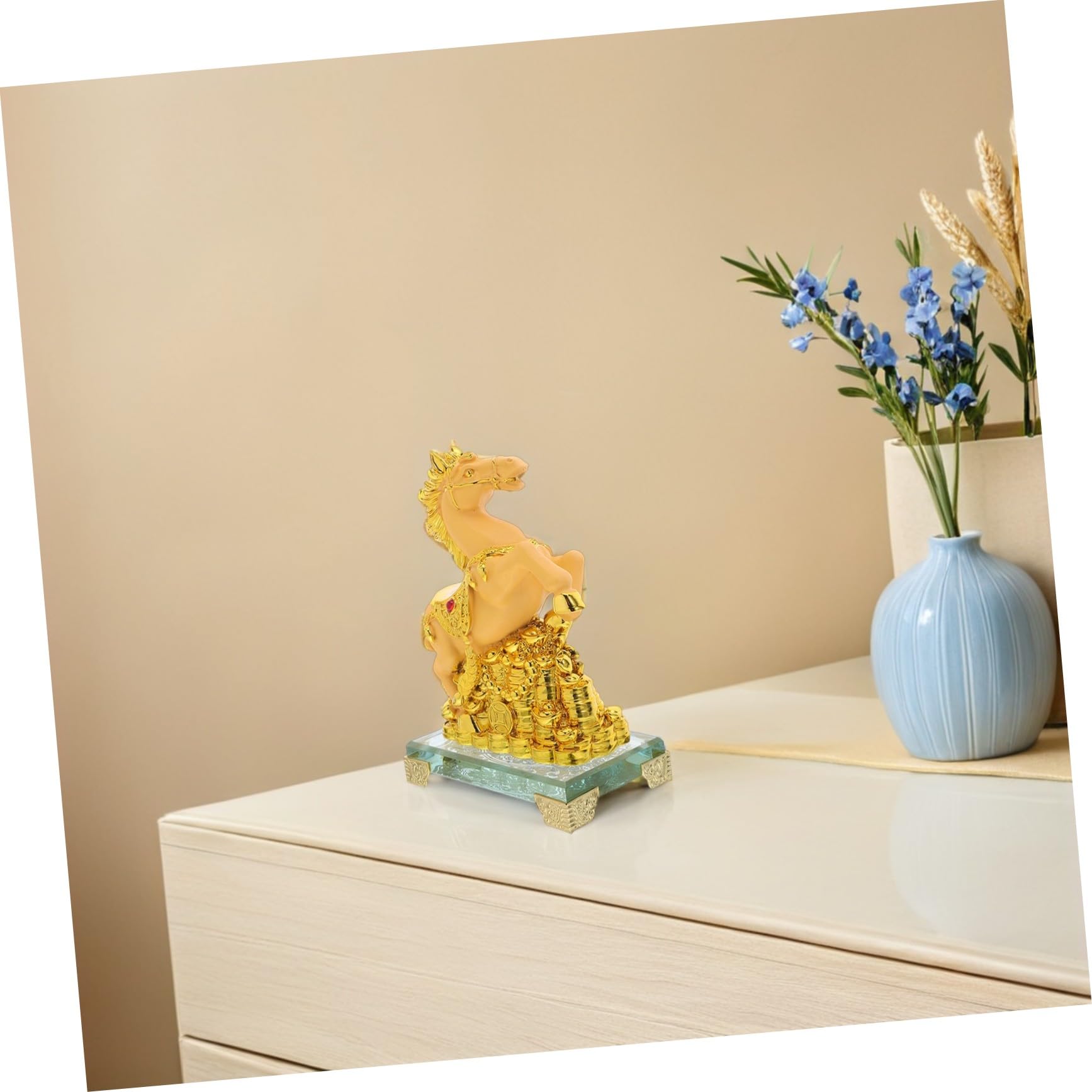 Złota Rzeźba Konia z Żywicy Stojąca Figurka Biurko i Półkę Dekoracja Do Salonu i Biura Kolekcjonerski Ornament Chińskiego Zodiaku