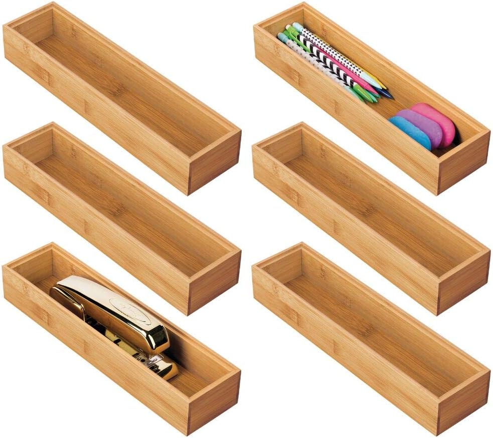 tavolo lungo e stretto per il divano dietro