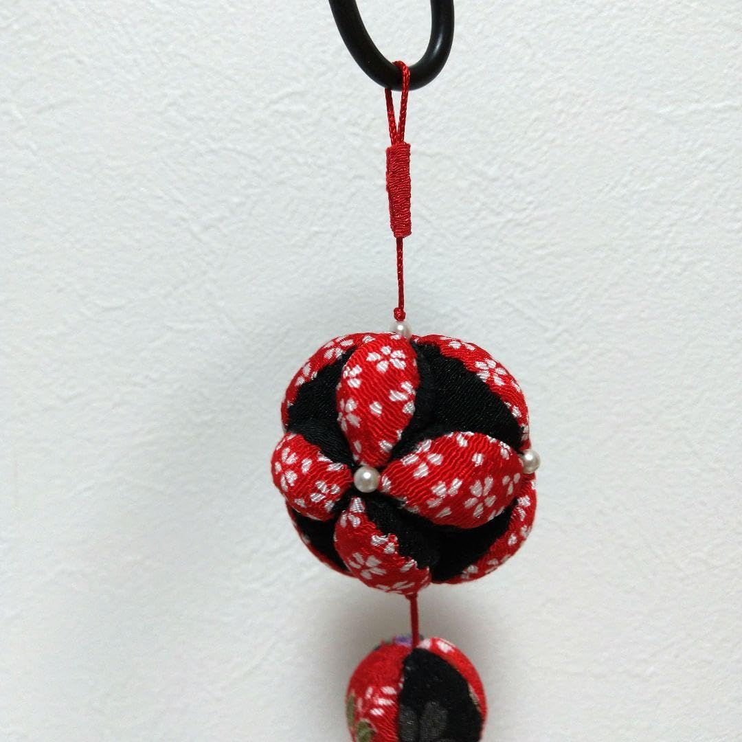 Amazon.co.jp: 吊るし飾り ちりめん細工 七宝鞠 : おもちゃ
