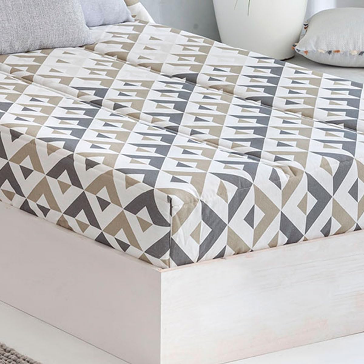 Lanovenanube Edredón Ajustable Murcia Gris Cama 150 algodón 150 gr | 70% algodón y 30% poliéster. Gramaje 150 gr. Ajustable con goma. Para colchón hasta 35 cm y camas 190/200 cm.