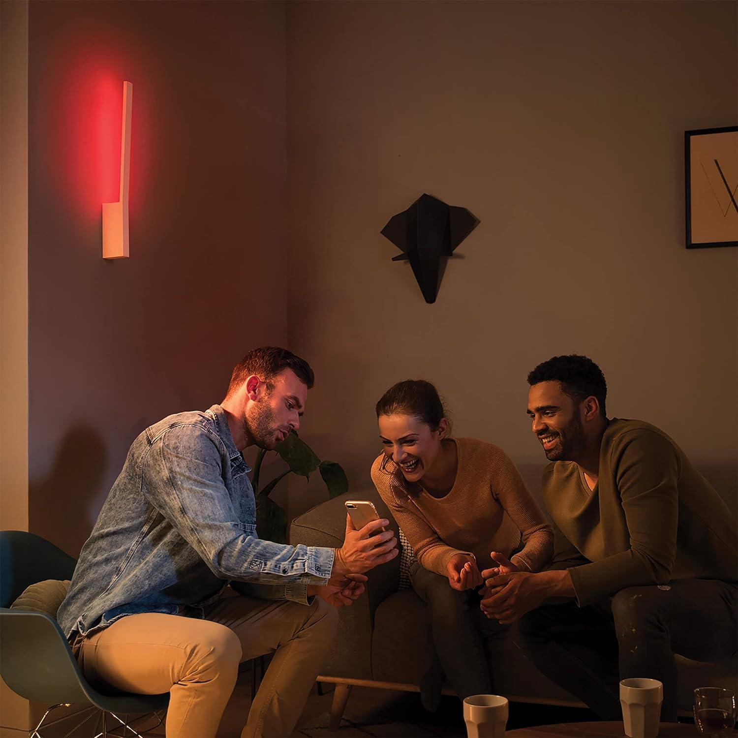 Philips Hue White & Col. Amb. LED Wandleuchte Liane, weiß, dimmbar, 16 Mio. Farben, steuerbar via App, kompatibel mit Amazon Alexa (Echo, Echo Dot)