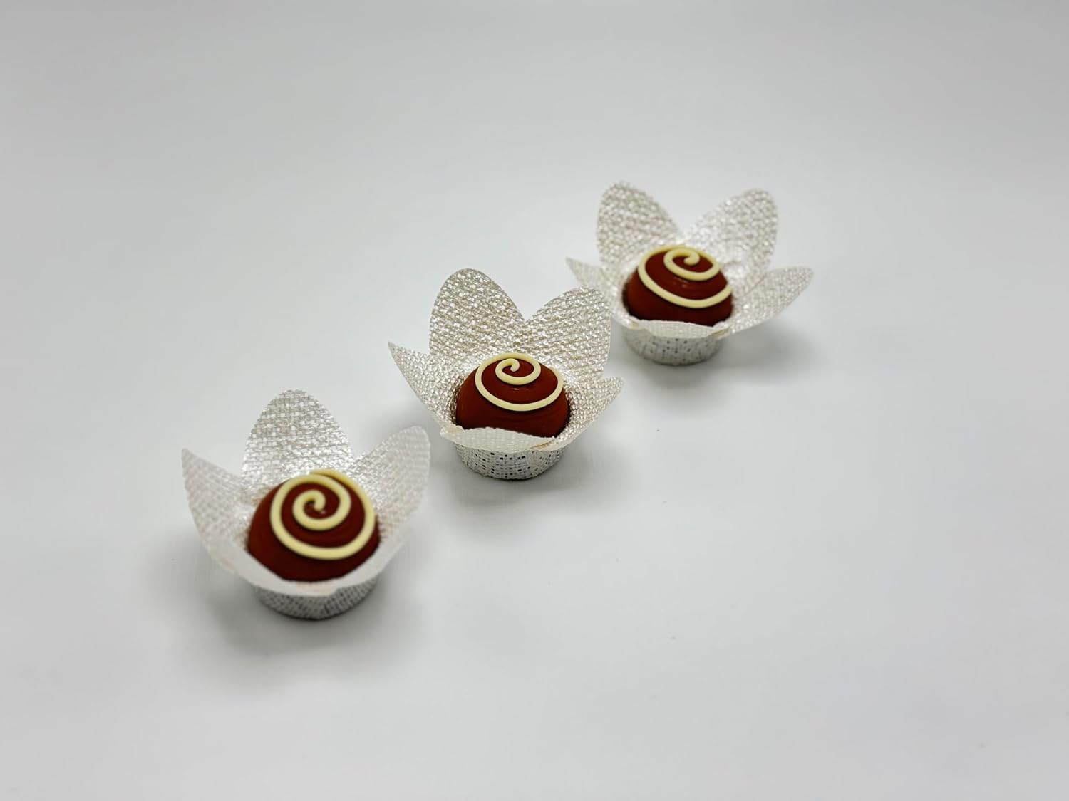 Fabric Handmade Truffle Cups | Truffle Liners | Truffle Wrappers | Fominhas | candy cups for chocolate | Forminhas de Brigadeiro | candy liners (White)
