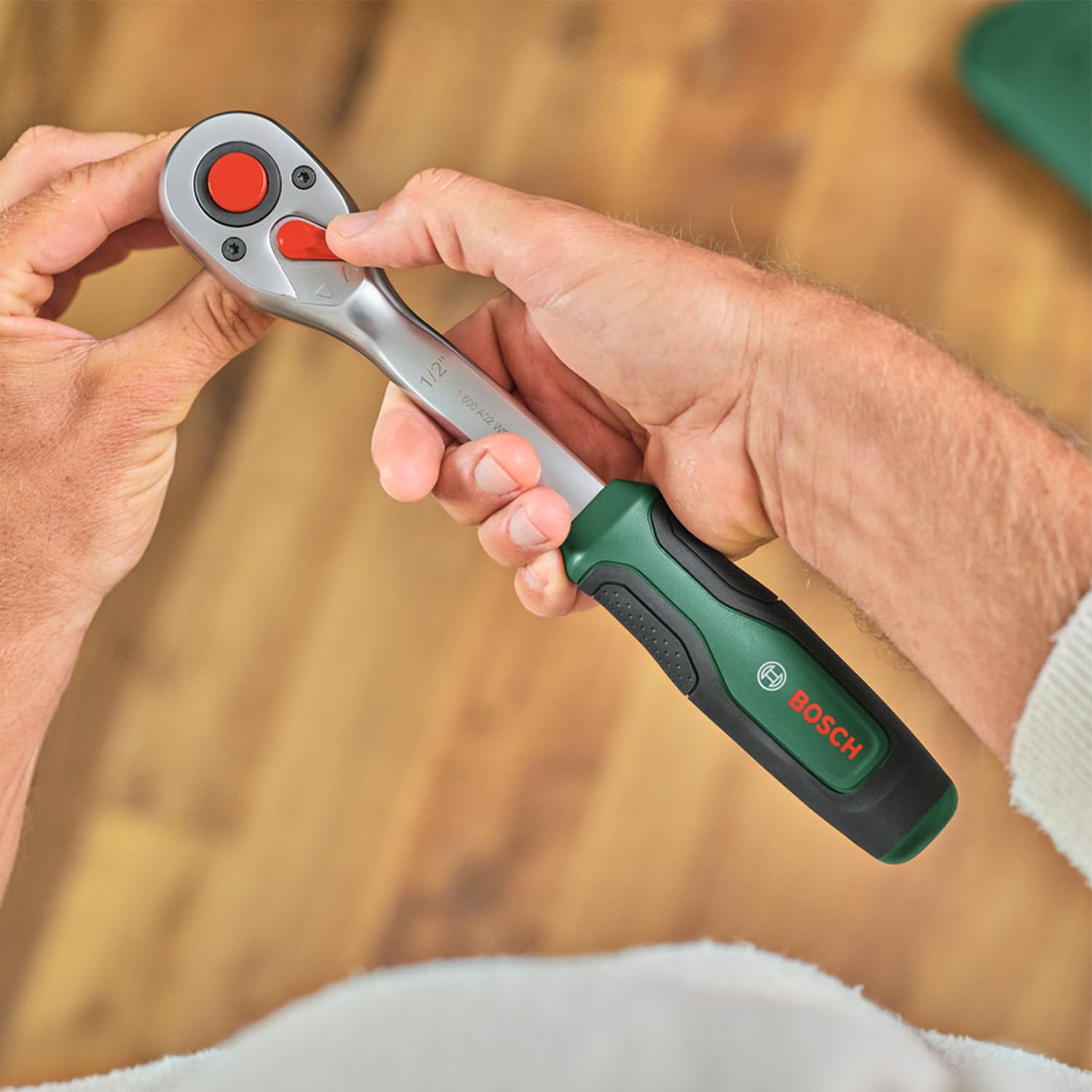 Bosch Set 25 clés à cliquet 1/2" (cliquet puissant 1/2" pour bricolage ; couple jusq. 768 Nm ; bouton verrouill; inverseur ; manche courbé ; Softgrip ; coffret transport)