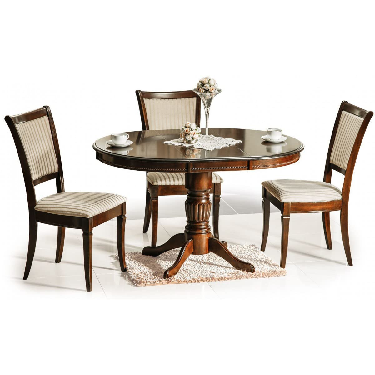 Table extensible ronde en bois marron pour ne plus manquer de place lors de vos dîners