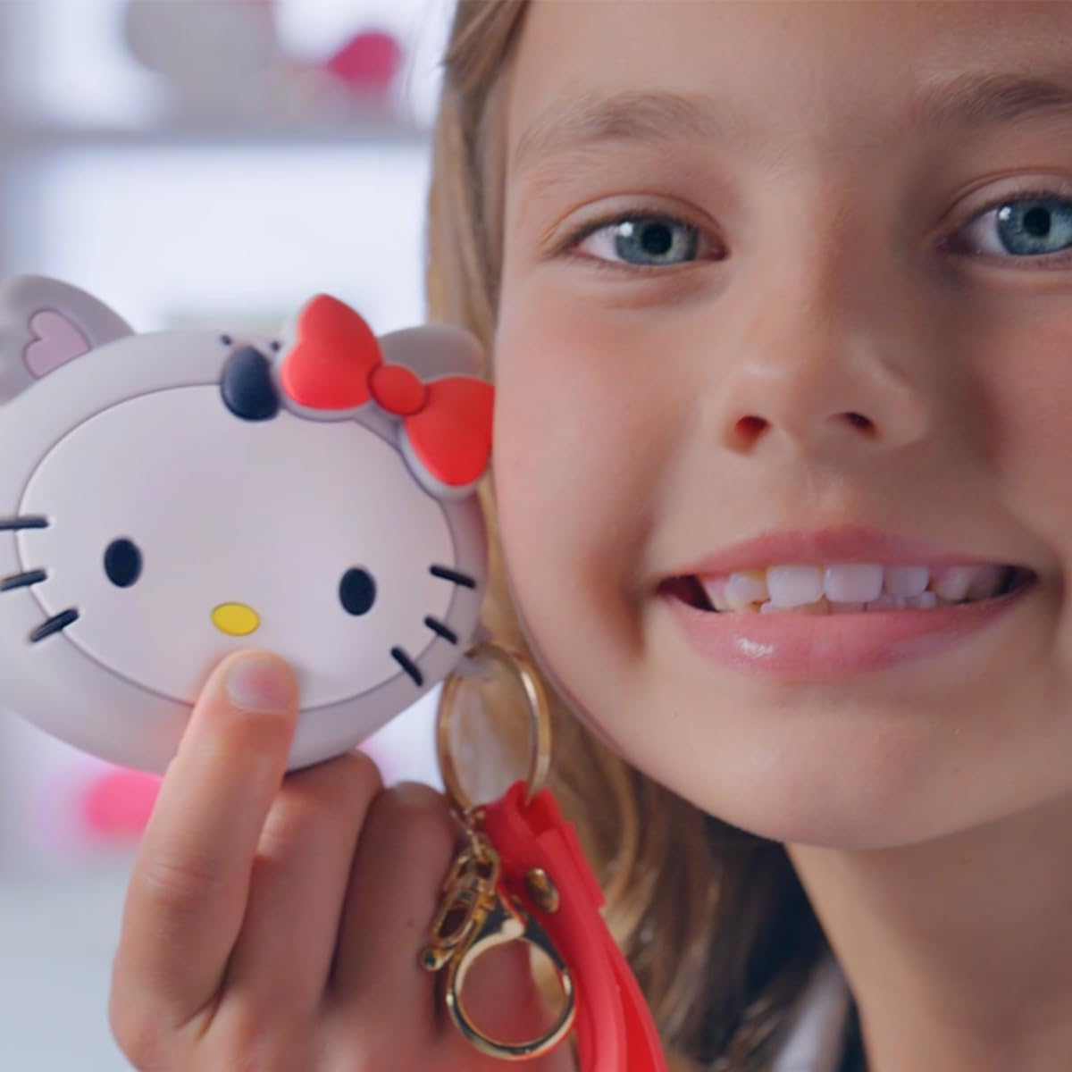 #sbabam, FUNNY BOX Hello Kitty Handbag, kolorowa torebka dziewczęca z naklejkami, pluszowa bransoletka i akcesoria, torba dziewczęca z paskiem na ramię na prezent dla dziewczynki 2 sztuki, zabawki dla