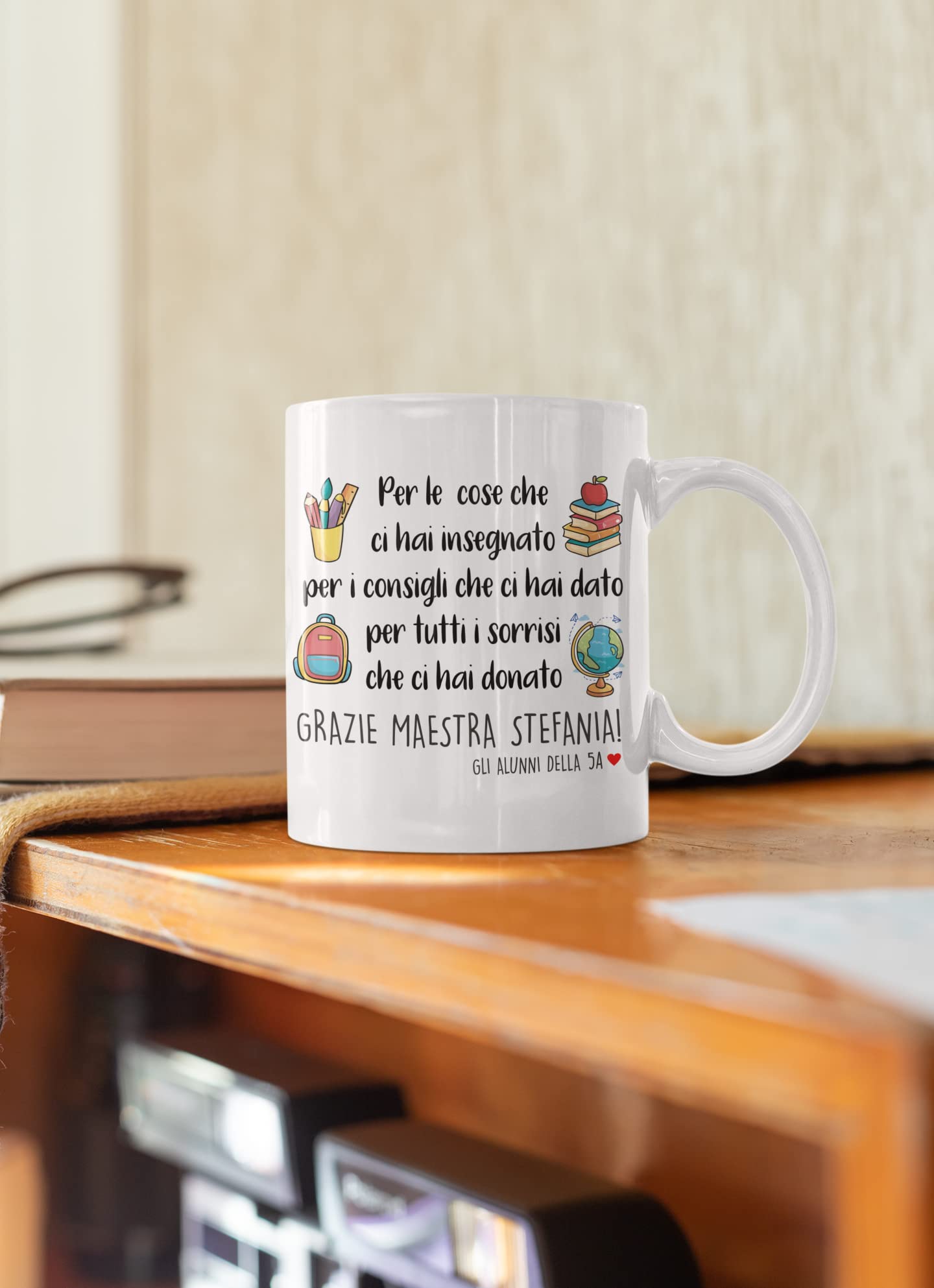 T-Shirt Maglietta o Felpa Personalizzata Le Mie Persone Preferite Mi Chiamano Maestra – Idea Regalo Maestra, Regalo Fine Anno | Olallà