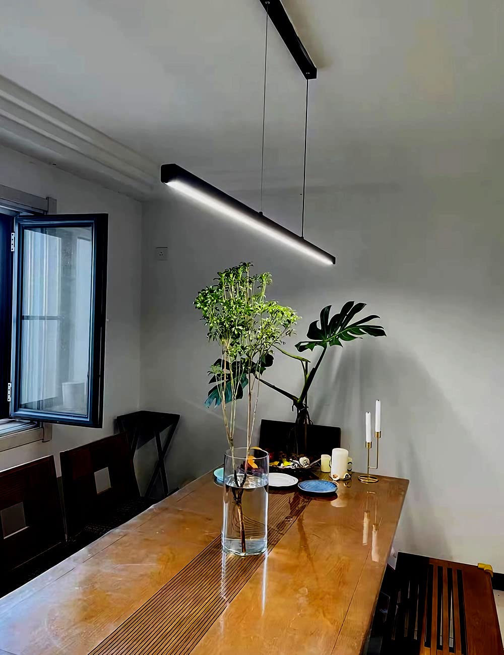 Lampada a LED a sospensione moderna dimmerabile con telecomando Design lineare Pendenti da tavolo e luci a sospensione Altezza regolabile per la sala da pranzo Lampadari da ufficio (L100cm, Nero)