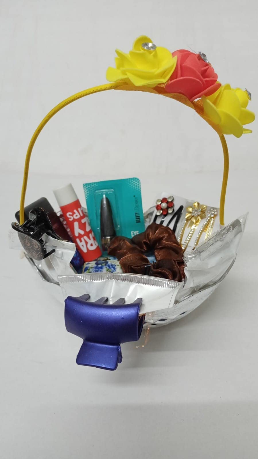 makeup accessories gift hamper for ladies, girls, birthday, anniversary 1