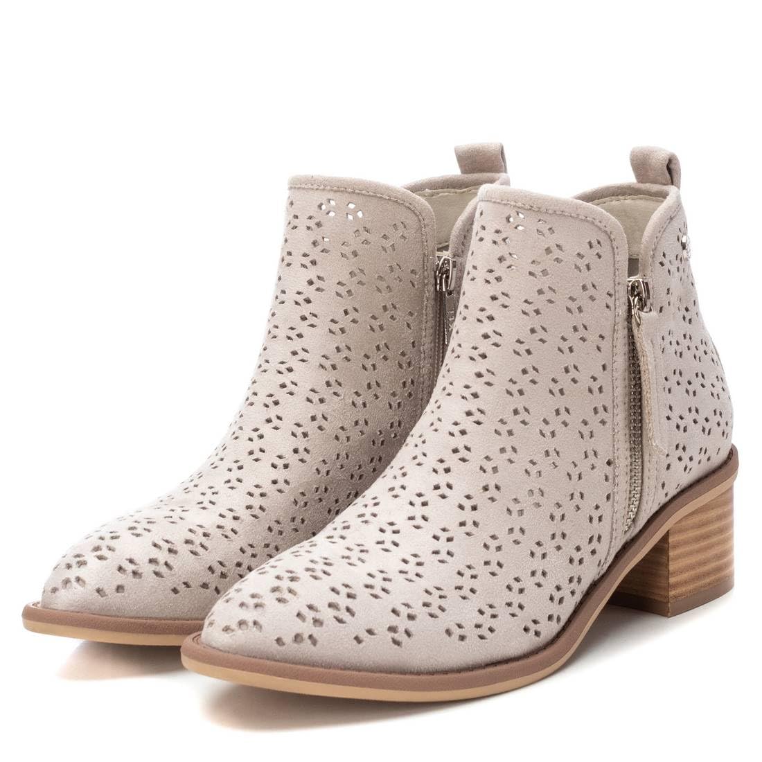 XTI - Botas Camperas Mujer - Calzado Cómodo y Versátil - Moda casual