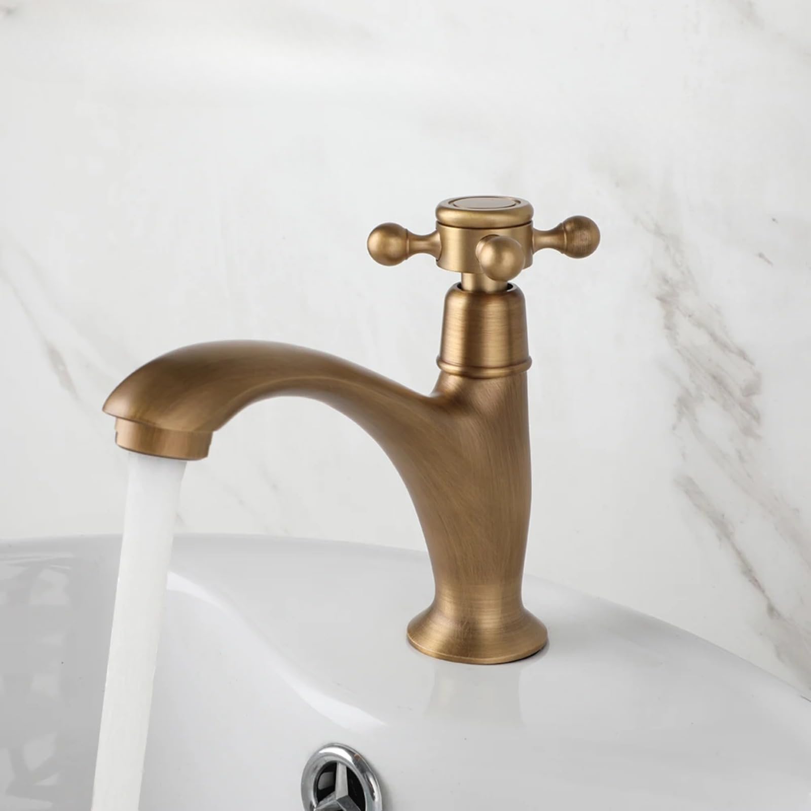 Robinet de salle de bain fini chrome brillant modèle sur pont 98227F