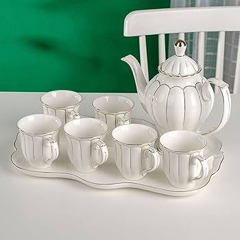 新品未使用洋風のトレー3枚！高級ティーカップ5セット付き綺麗です。 新品未使用洋風のトレー3枚！高級ティーカップ5セット付き綺麗です。