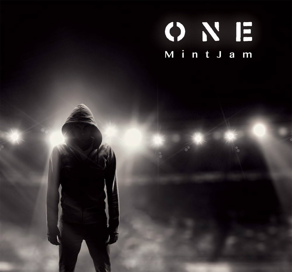 Amazon.co.jp: ONE: ミュージック