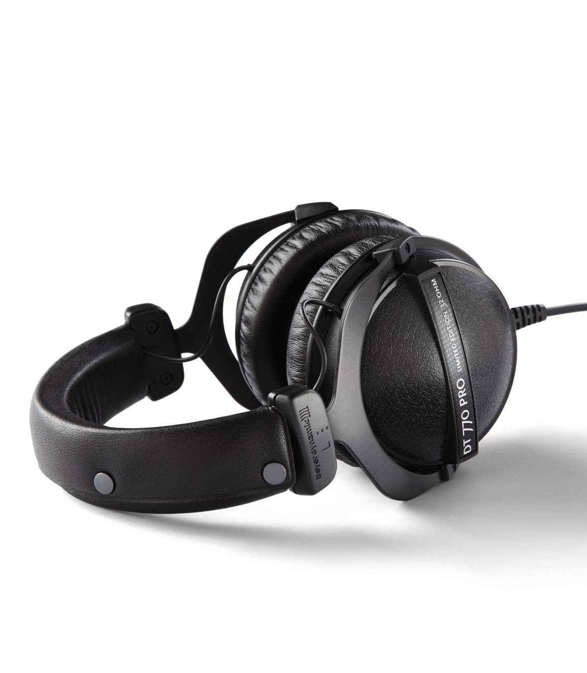 Amazon.com: beyerdynamic DT 770 PRO 32 Ohm Over-Ear