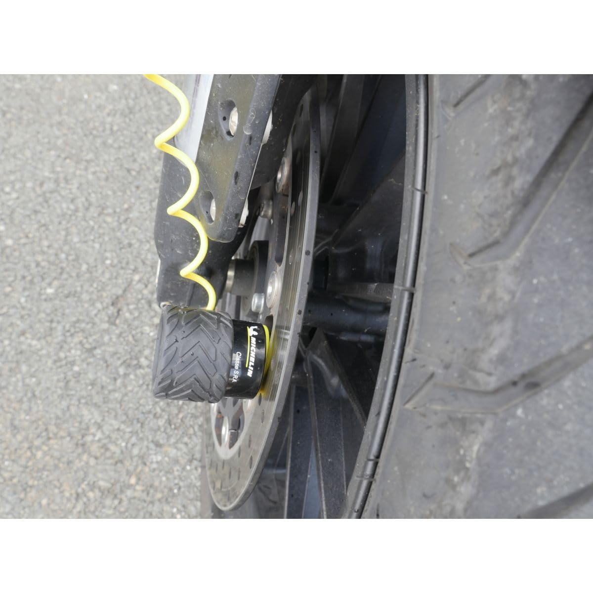 MICHELIN - Antivol Bloque Disque Universel SRA avec Cordon de Rappel - Sécurité Moto et Scooter 10/10 - Résistance Exceptionnelle - Acier Trempé - 3 Clés Réversibles - Dimensions : 70mm x ø48mm