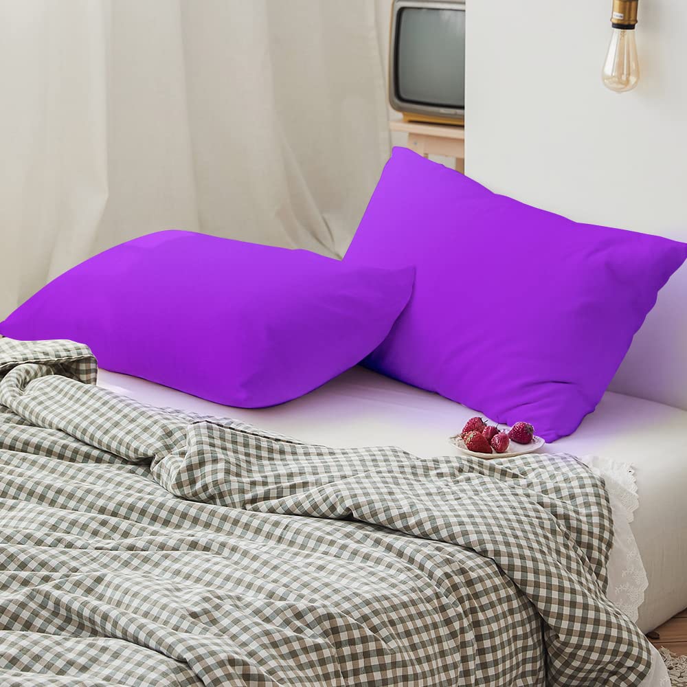 BEDSUM Juego de 2 fundas de almohada de microfibra tamaño Queen, suaves, resistentes a las arrugas y de fácil cuidado con cierre de sobre, 20 x 36 pulgadas, color morado