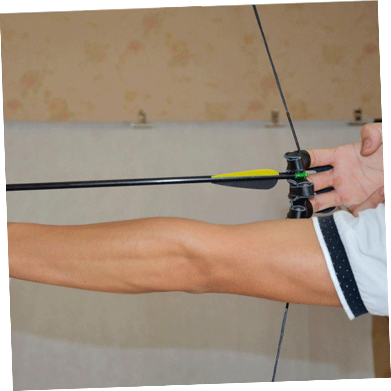 ibasenice Finger Glove for Archery Protective Gear with Wrist Strap Lightweight and for Arrow Shooting Black