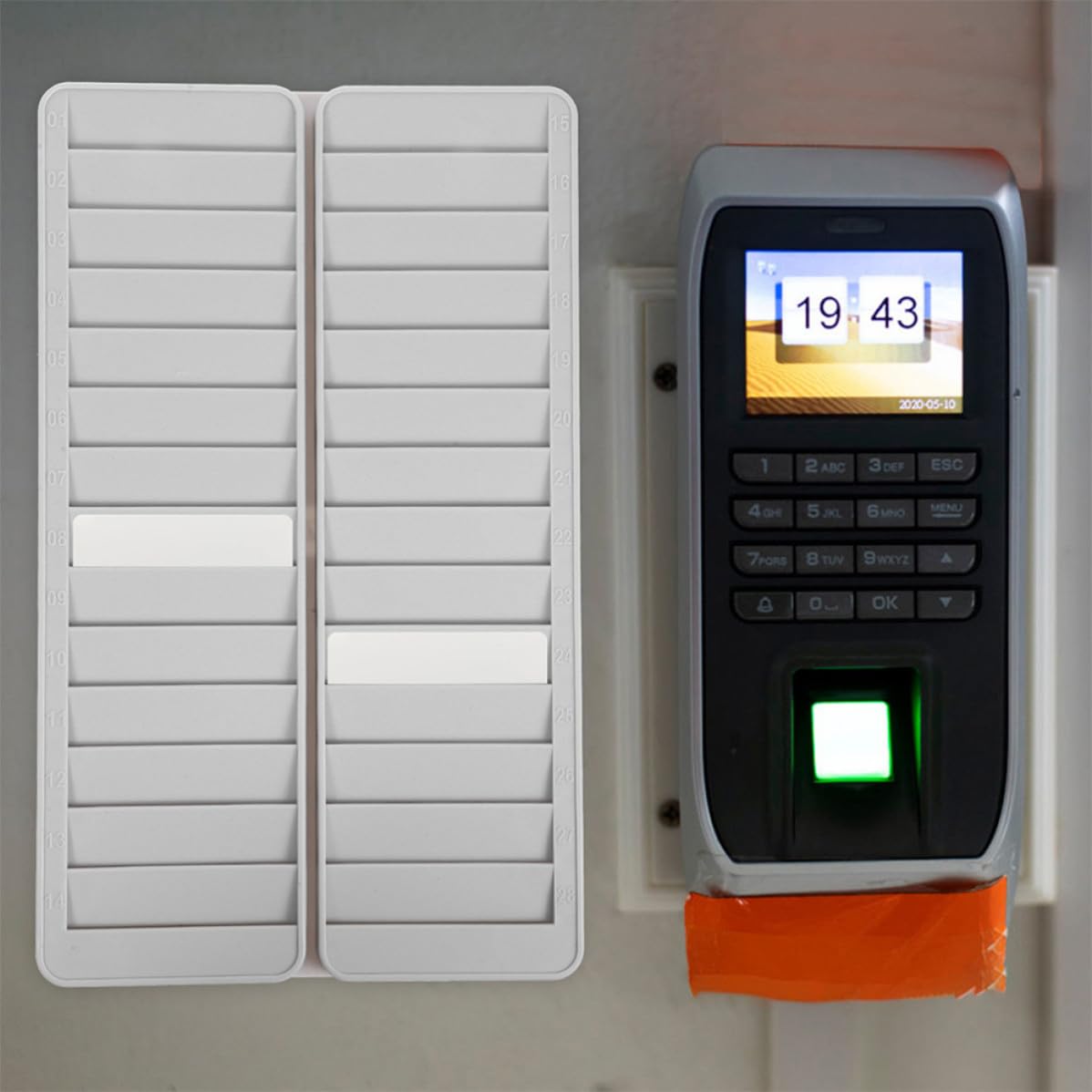 Porta Carte in Plastica Resistente 28 Scomparti per Schede Orario, Supporto da Parete 2 Pezzi per Scuola e Ufficio Organizzazione Efficiente