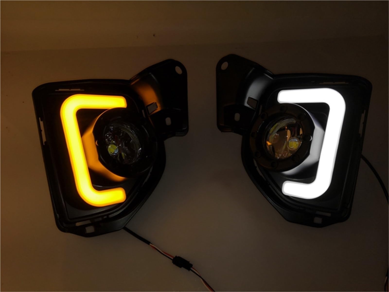2 Pezzi 12 V LED DRL Luce Di Marcia Diurna Fendinebbia Con Relè Stile Indicatore Di Direzione Per Toyota Per Hiace 2014 2015 2016 2017 2018 Faro Fari Anteriori Auto