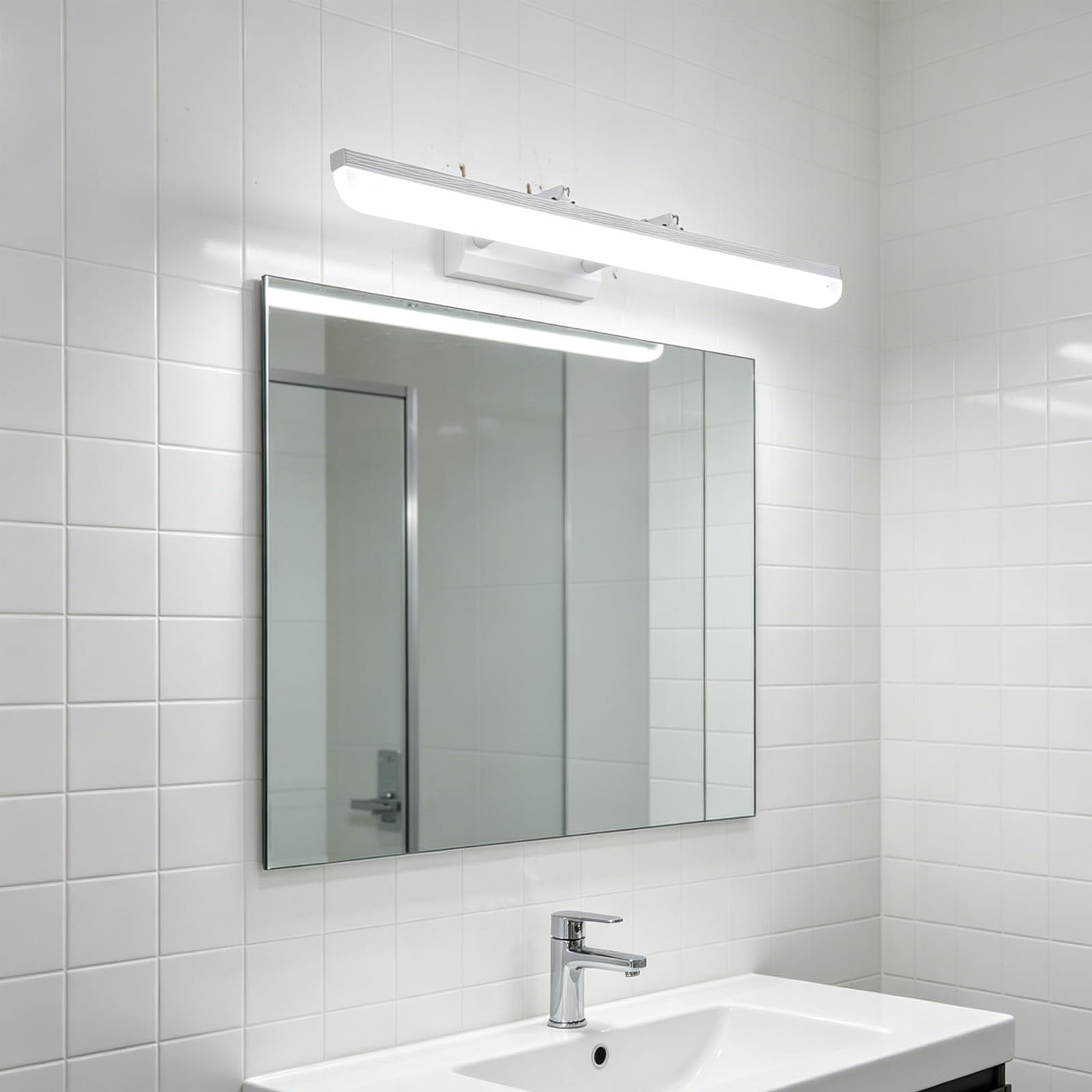 Luz de pared interior baño moderna con interruptor manual y acabado plata 8