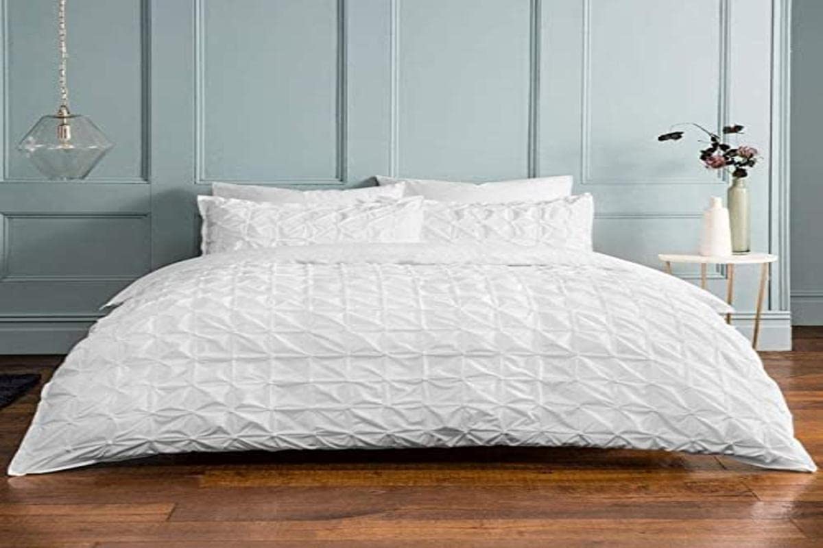 Sleepdown White Duvet Cover Set - Rouched Pleats Geometric Pintuck - Ruched Quilt Cover Easy Care Bed Linen Soft Cosy Bedding Sets With Pillowcases - King (220 Cm X 230 Cm)