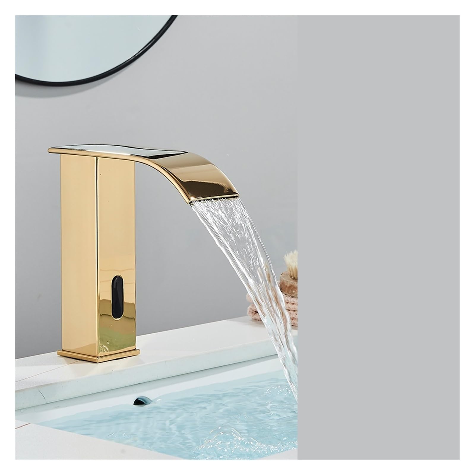 Robinet de lavabo à capteur cascade noir et or pour une salle de bains moderne