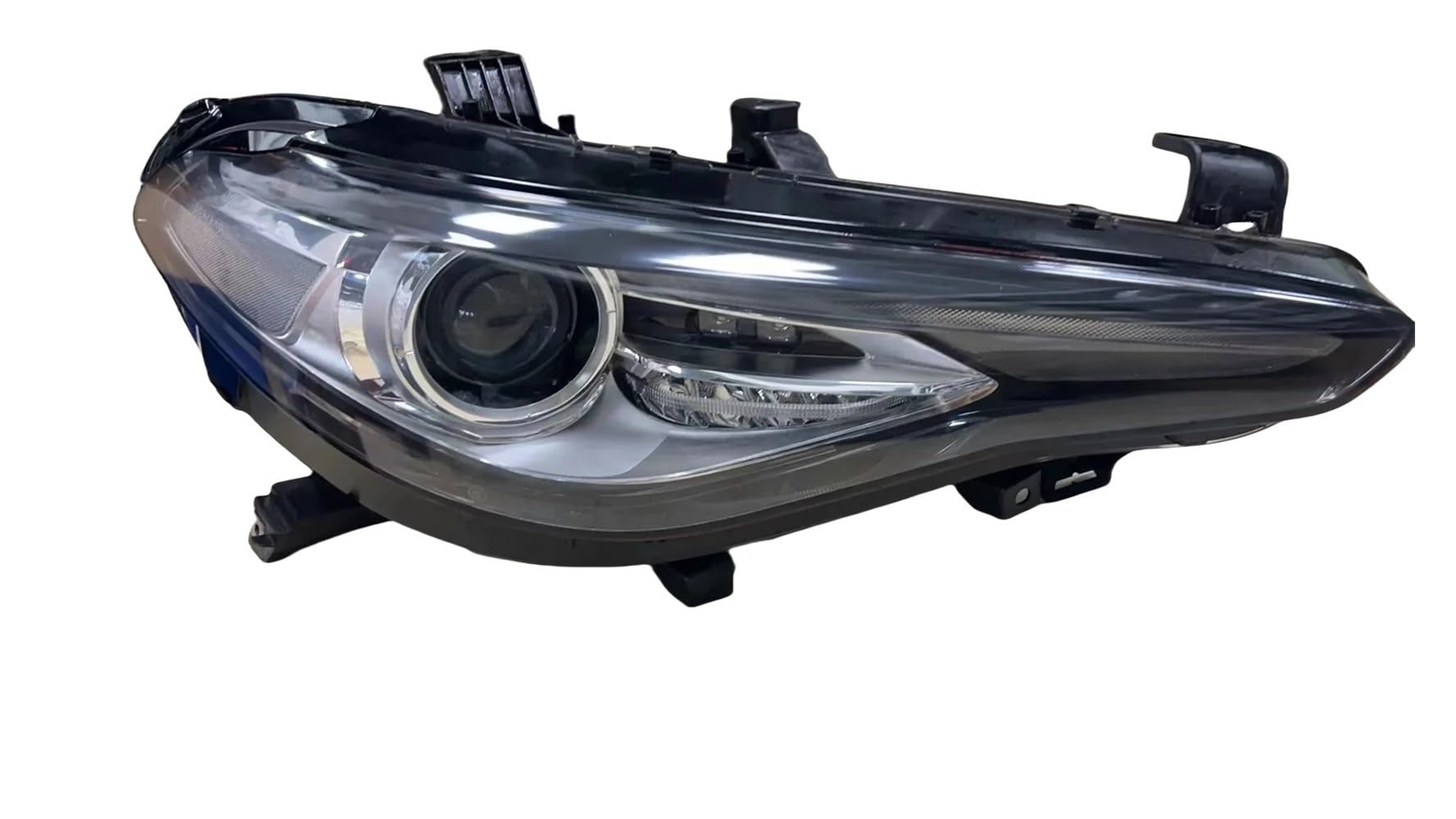 Compatible For Alfa Romeo Giulia 2017-21 LED Headlight Assembly DRL Daytime Running Light Turn Signal Car Accessories Right