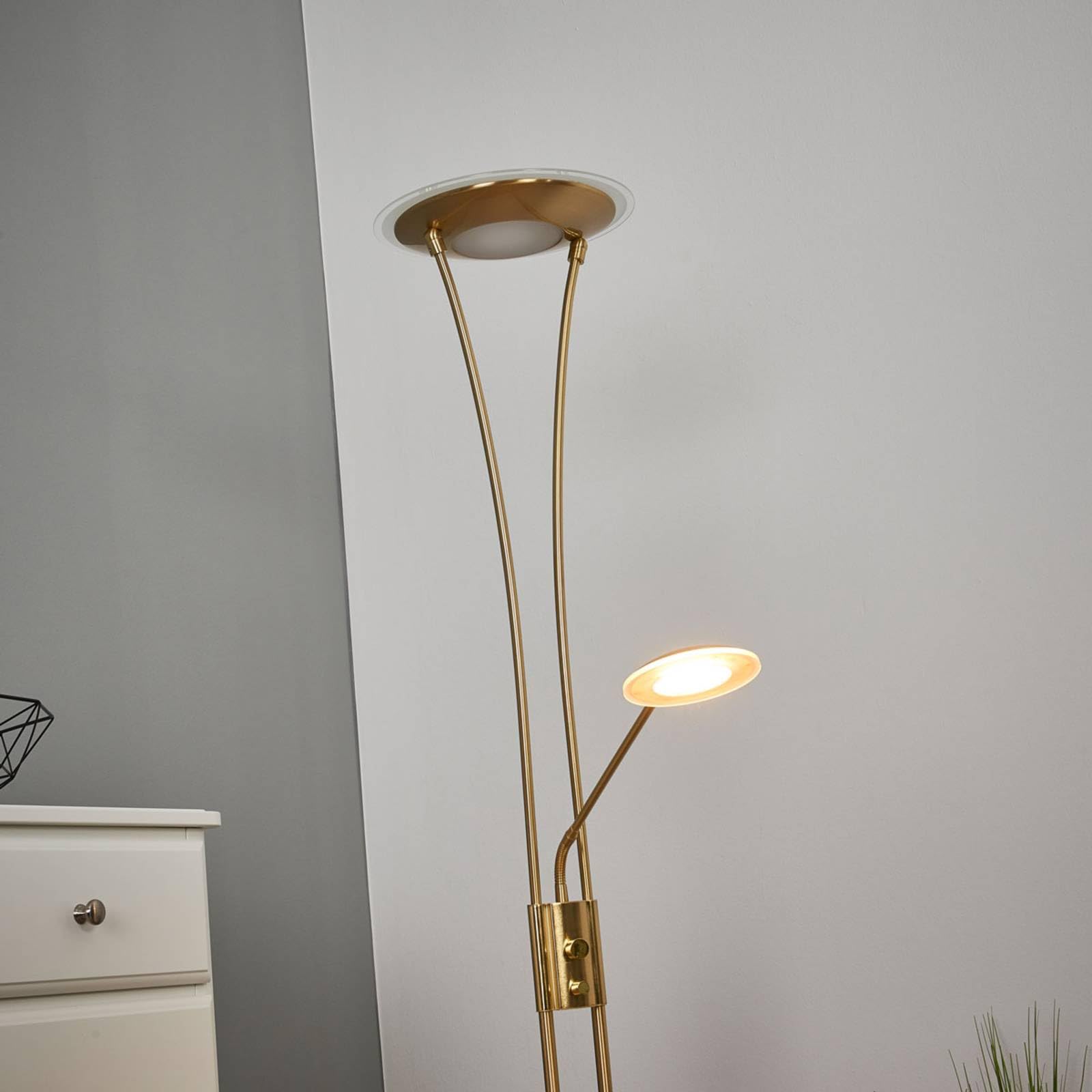 Lindby LED Lámpara de pie Eda (Moderno) en Dorado hecho Metal e.o. para Salón & Comedor (2 llamas, lámpara,