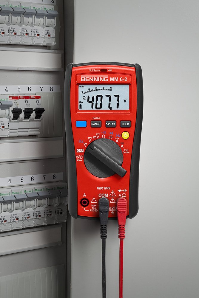 Benning MM 6-2 True RMS-Digital-Multimeter (mit digitaler Anzeige, Echteffektivwertmessung, inkl. Tasche, Messgerät) 44087