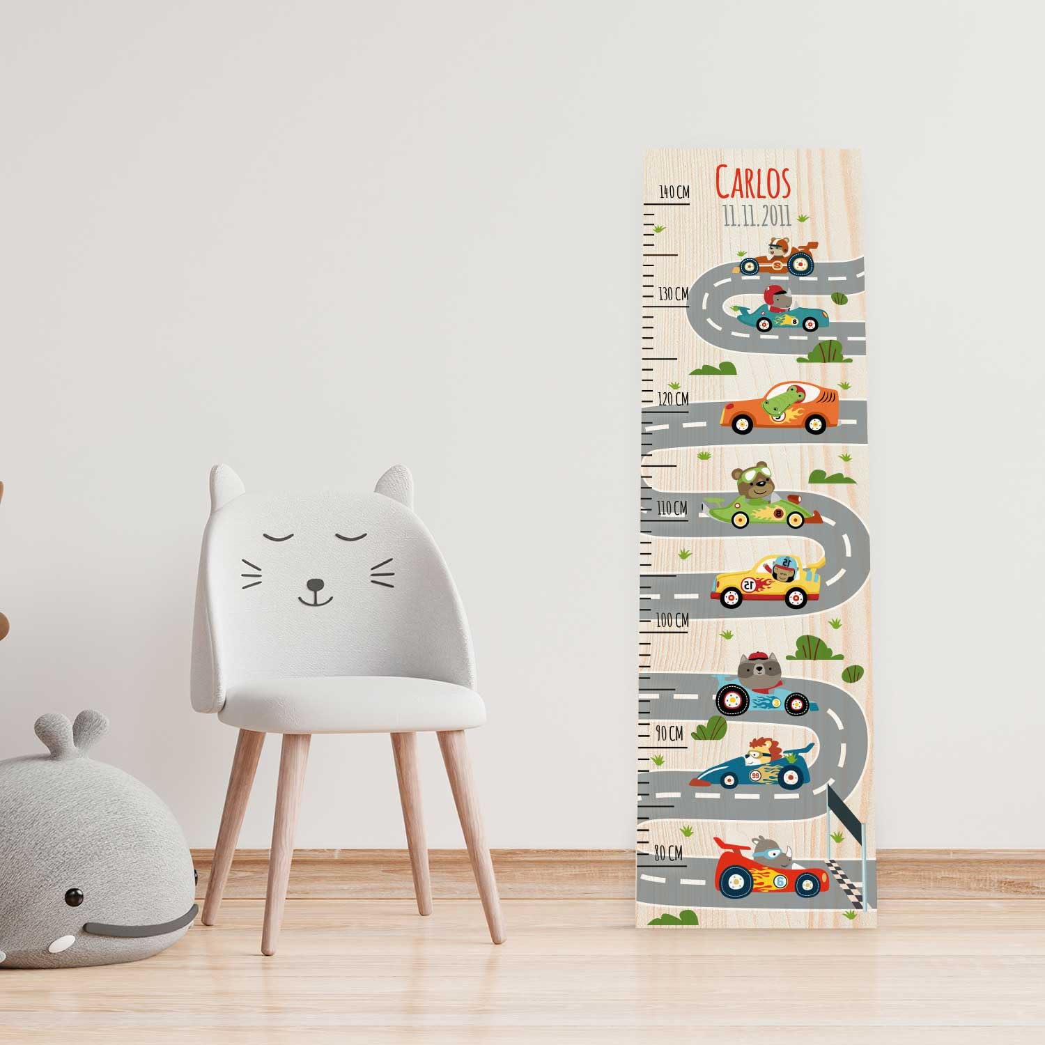 GRAVURZEILE Messlatte für Kinder aus Holz - Rennauto Design - mit Namen für Kinderzimmer - Skala misst 80-140 cm - Größe 20 x 70 x 2 cm - Geschenk zur Geburt für Mädchen & Jungen