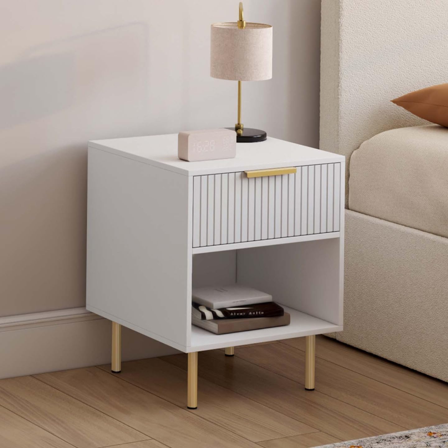 IDMarket - Lot de 2 Tables de Chevet Marcel Effet Lattes Blanc et doré