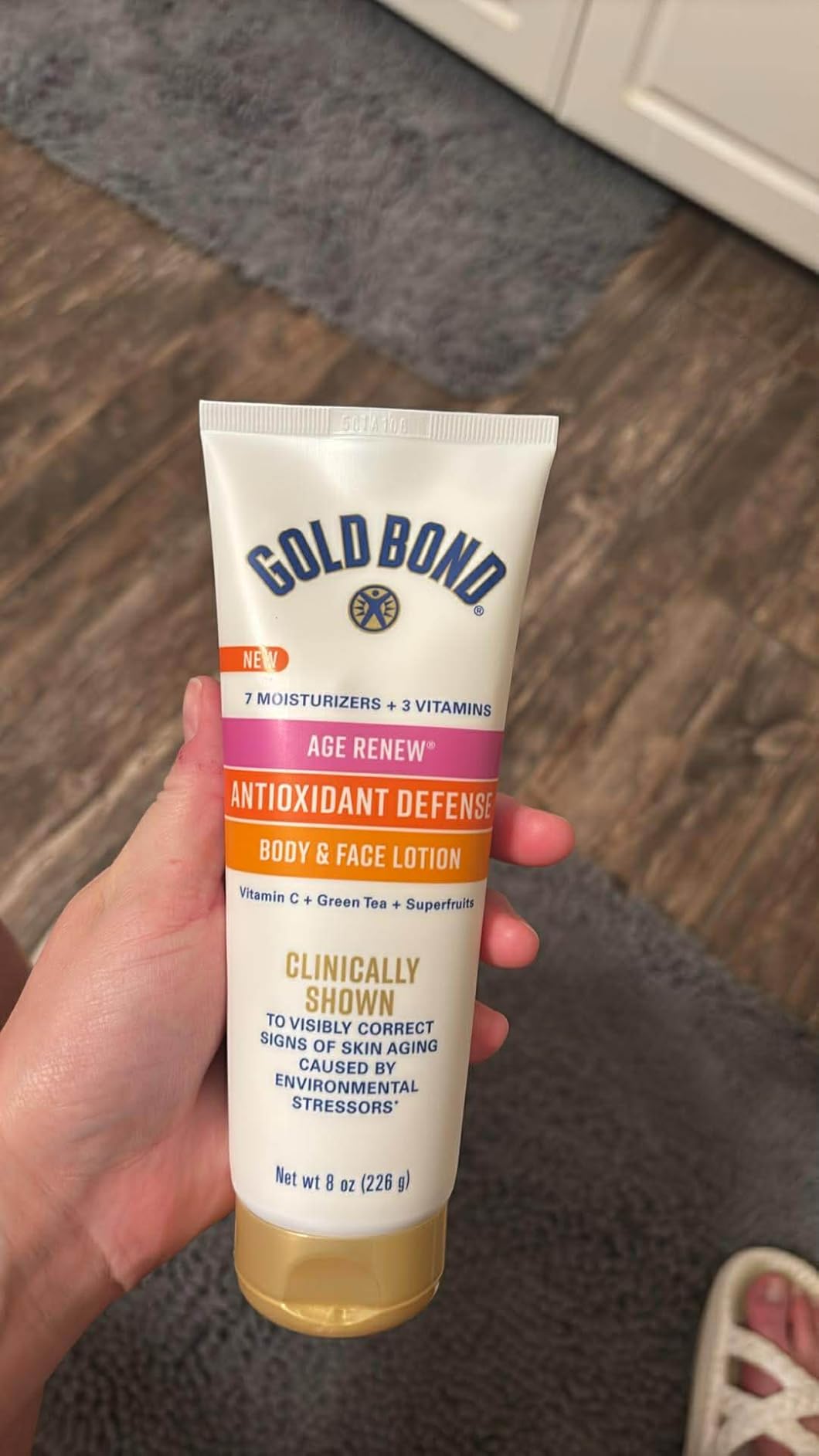 Gold Bond Age Renew Antioxidant Defense Body & Face Lotion, Brightens, Smooths & Evens Skin Tone, Nongreasy Moisturizer With Vitamin C, Superfruits & Green Tea, 8 oz