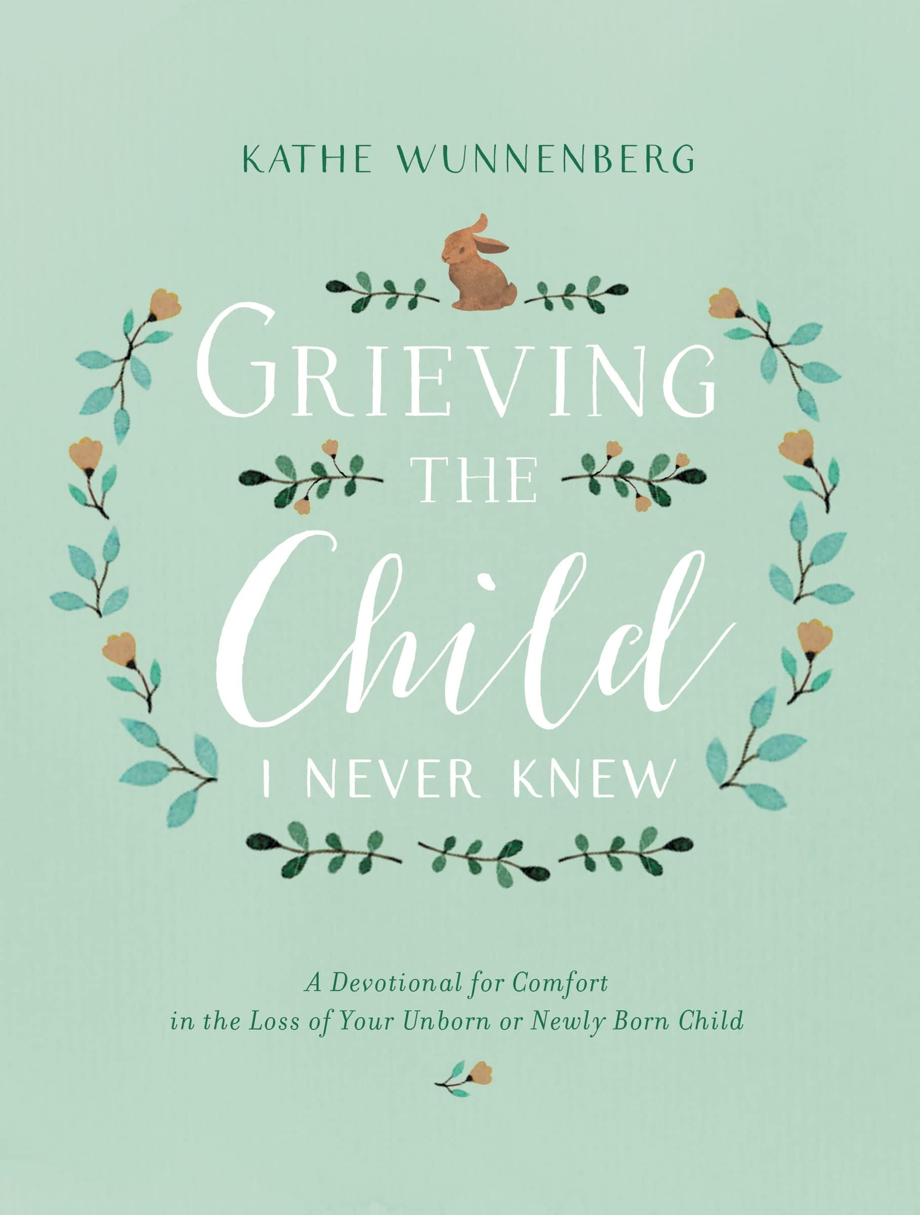 Grieving the Child I Never Knew: A Devotional for Comfort in the Loss of Your Unborn or Newly Born Child Hardcover – 14 Jan. 2016