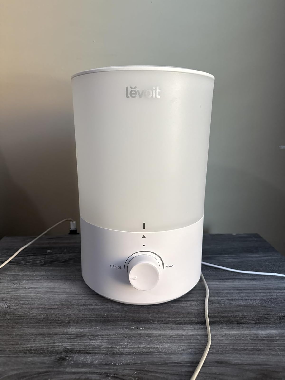 Levoit humidifier producing mist