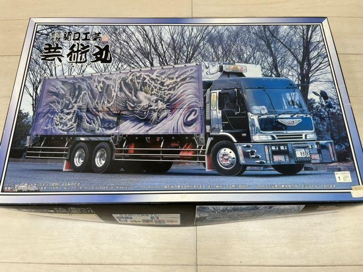 Amazon.co.jp: 週末特別 デコトラ芸術丸ロングシャーシ プラモデル 