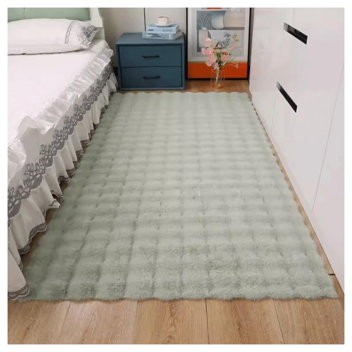 Tapis en fausse fourrure vert pour réchauffer un sol froid de salon