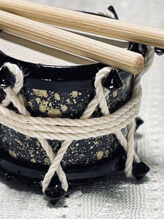 飾り太鼓　和太鼓 バチ付き ミニチュア和太鼓 100-12 5寸ミニ太鼓 バチ付き ※着日指定不可 / 栃木県那須烏山市