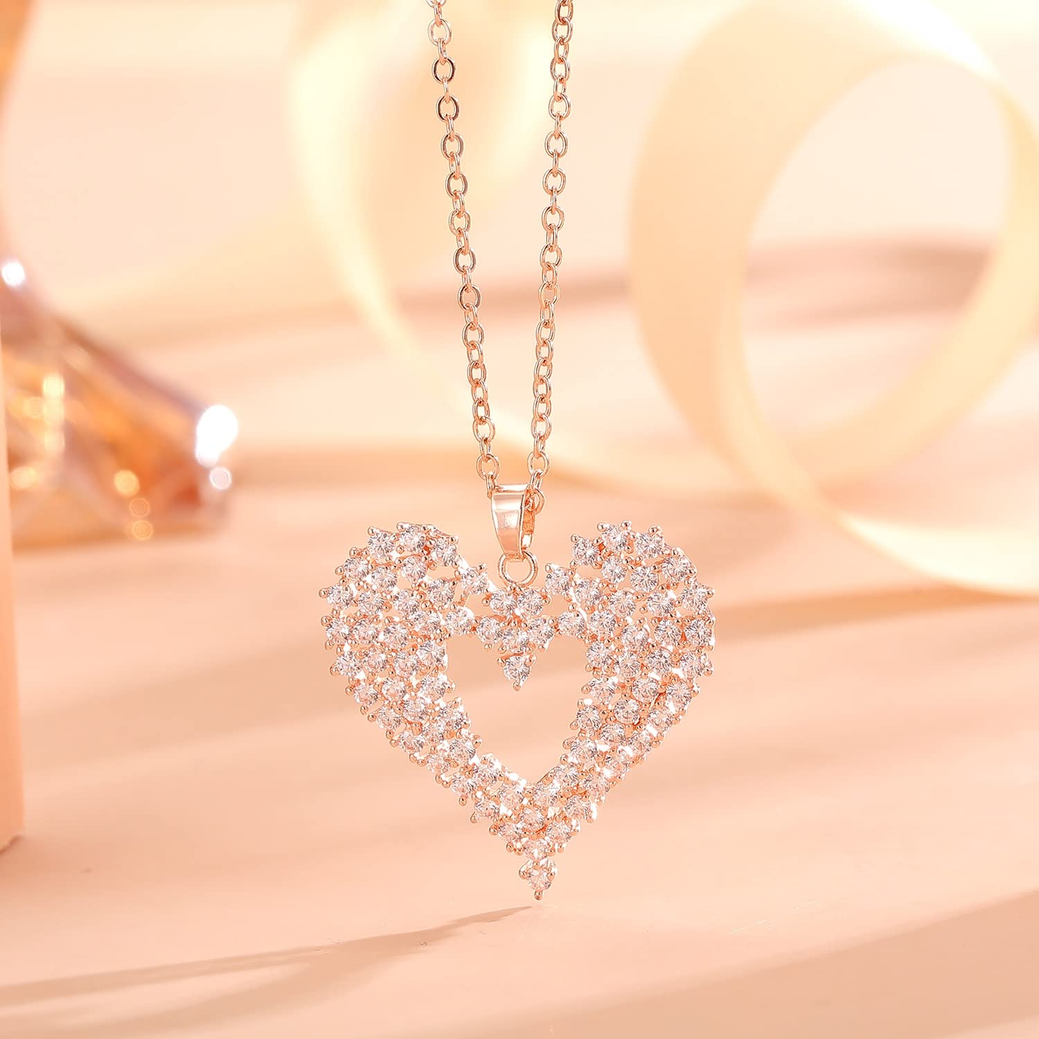 Collane Collana a Sospensione in Cristallo a Forma di Cuore Lucido Collana da Donna Banchetto di Banchetto Moda squisita Elegante Collana Gioielli Collana da Donna (Metal Color : Gold)