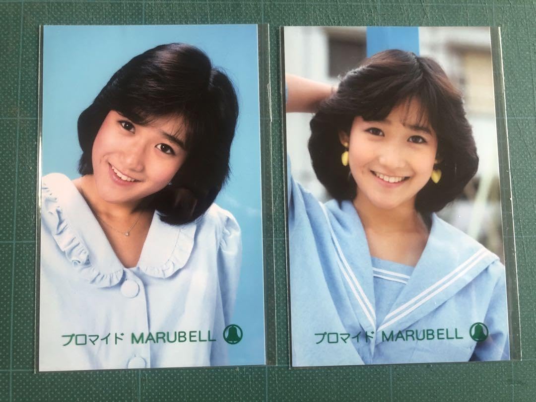 Amazon.co.jp: (短期岡田有希子 マルベル堂プロマイド写真2枚 水色 80